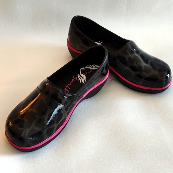 Smitten Clog Medical Shoe Size 35 Leopard Print Patent Leather Non Slip Black - Picture 11 of 11